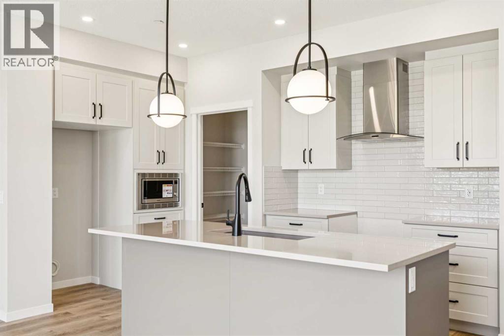30 Hotchkiss Gardens SE - 1