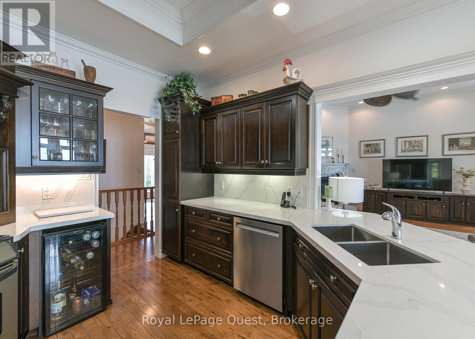 199 VICTORIA CRESCENT - 13