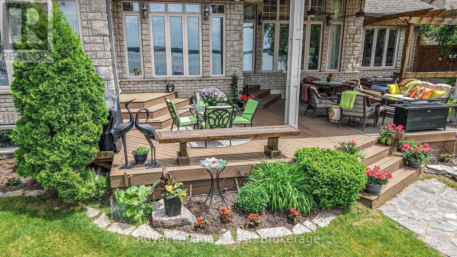 199 VICTORIA CRESCENT - 37