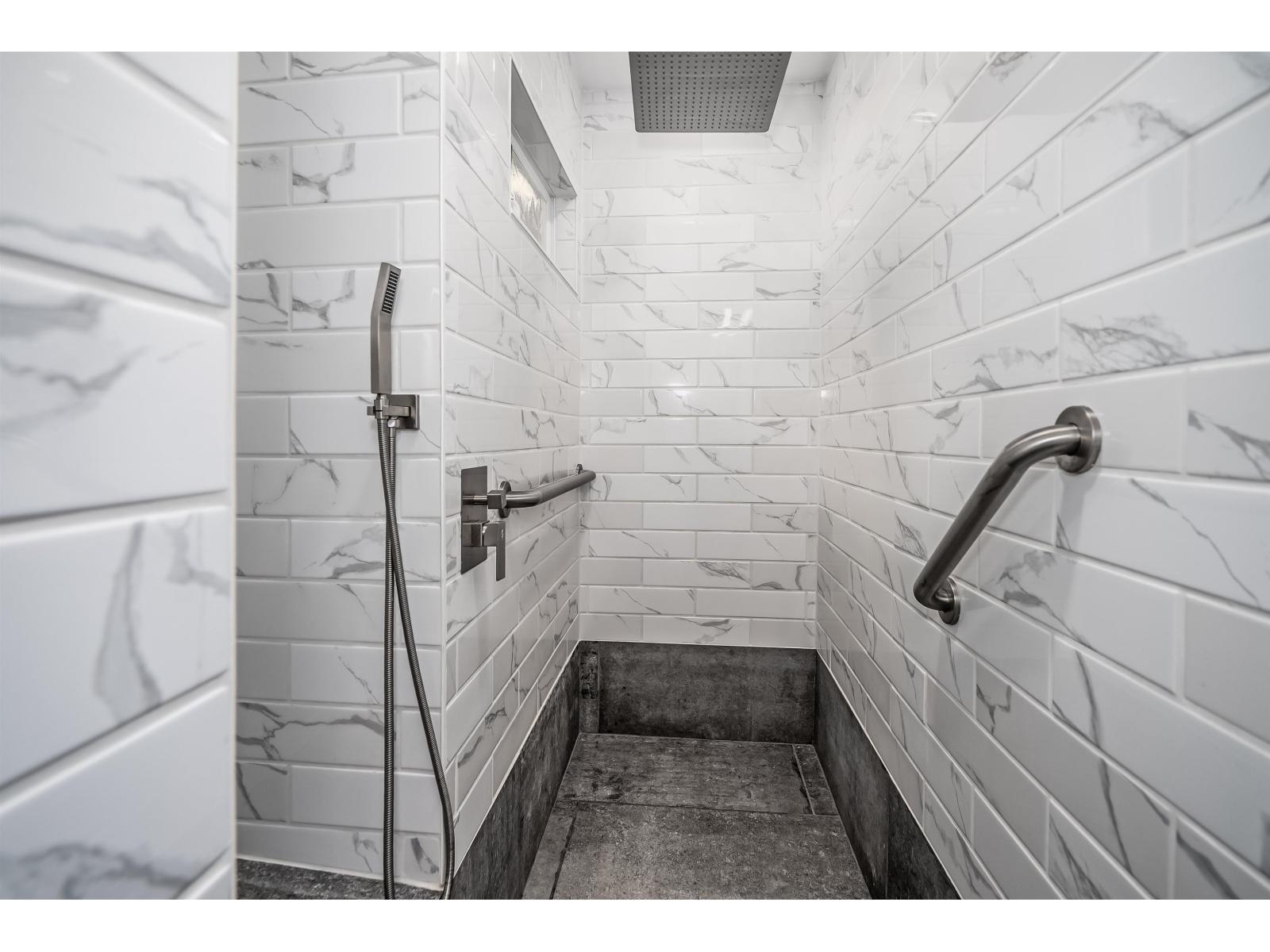 485 NAISMITH AVENUE, Harrison Hot Springs, Harrison Hot Springs