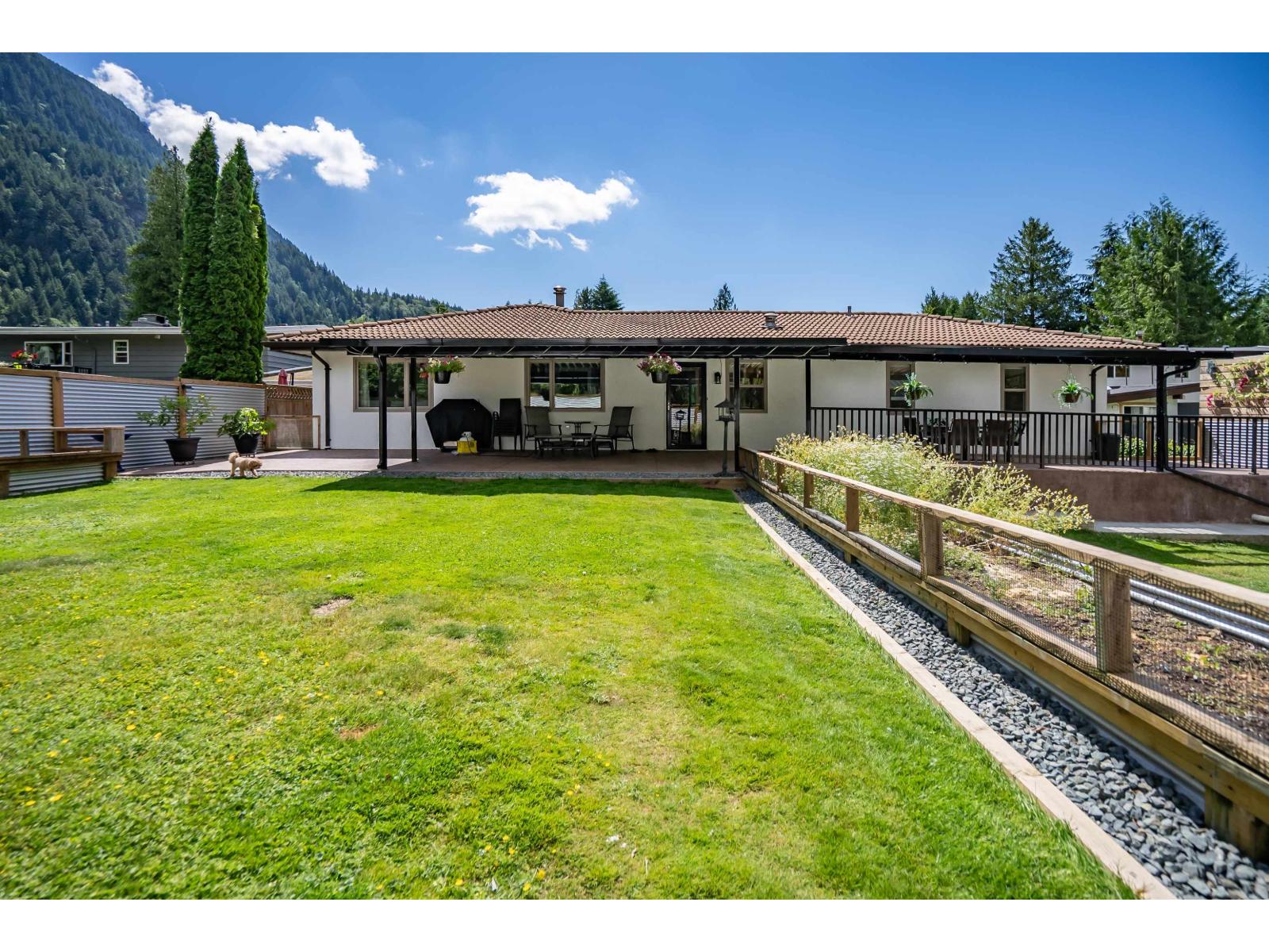 485 NAISMITH AVENUE, Harrison Hot Springs, Harrison Hot Springs