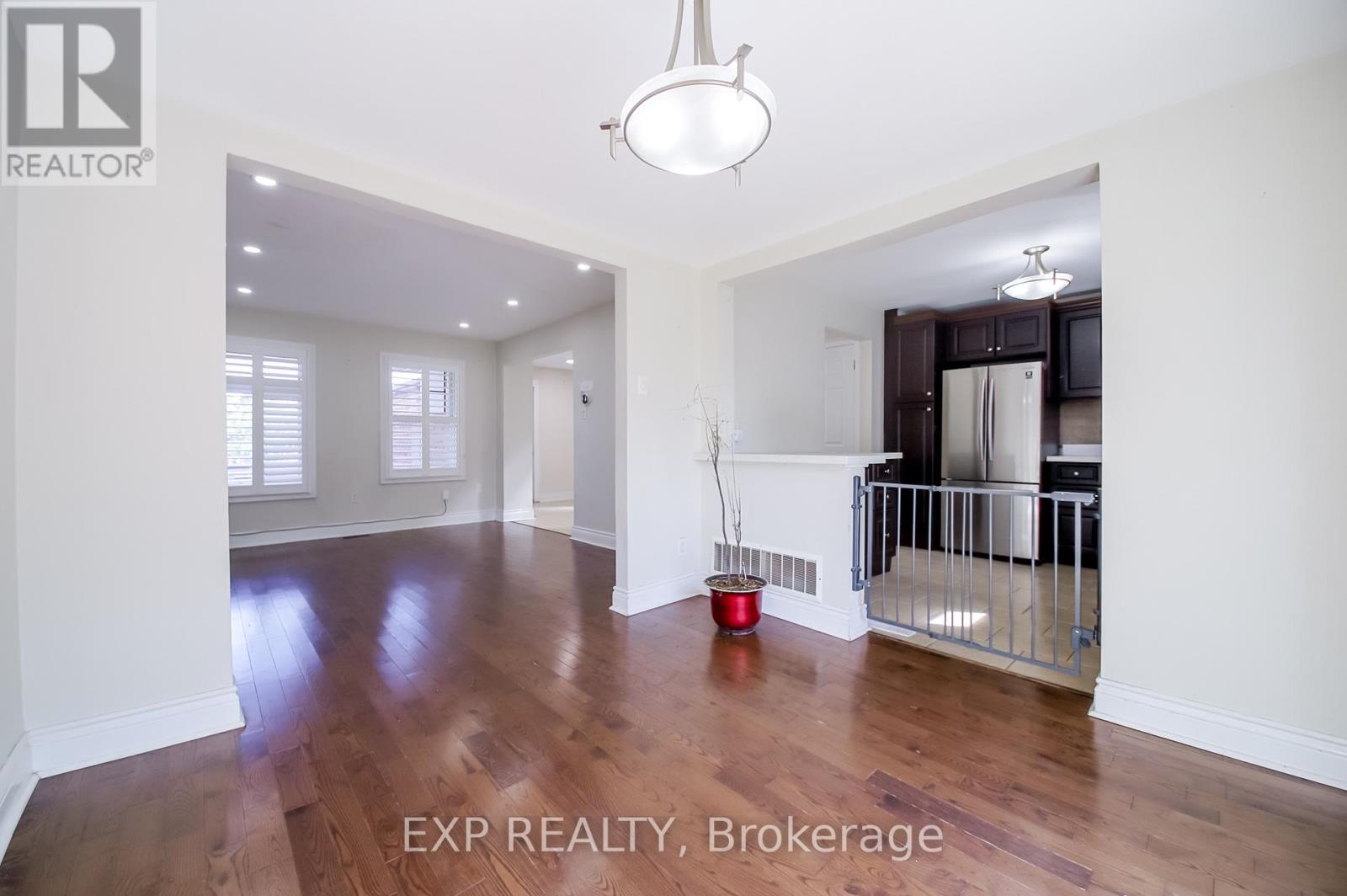 692 SULTANA SQUARE - 11