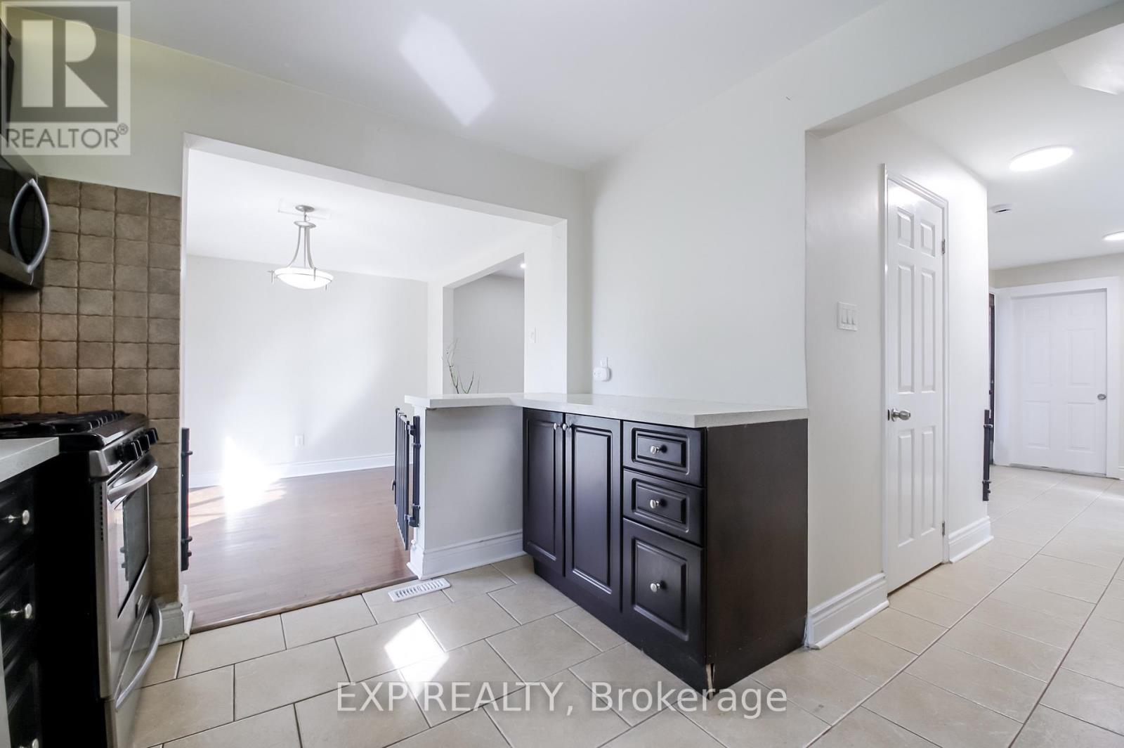 692 SULTANA SQUARE - 17