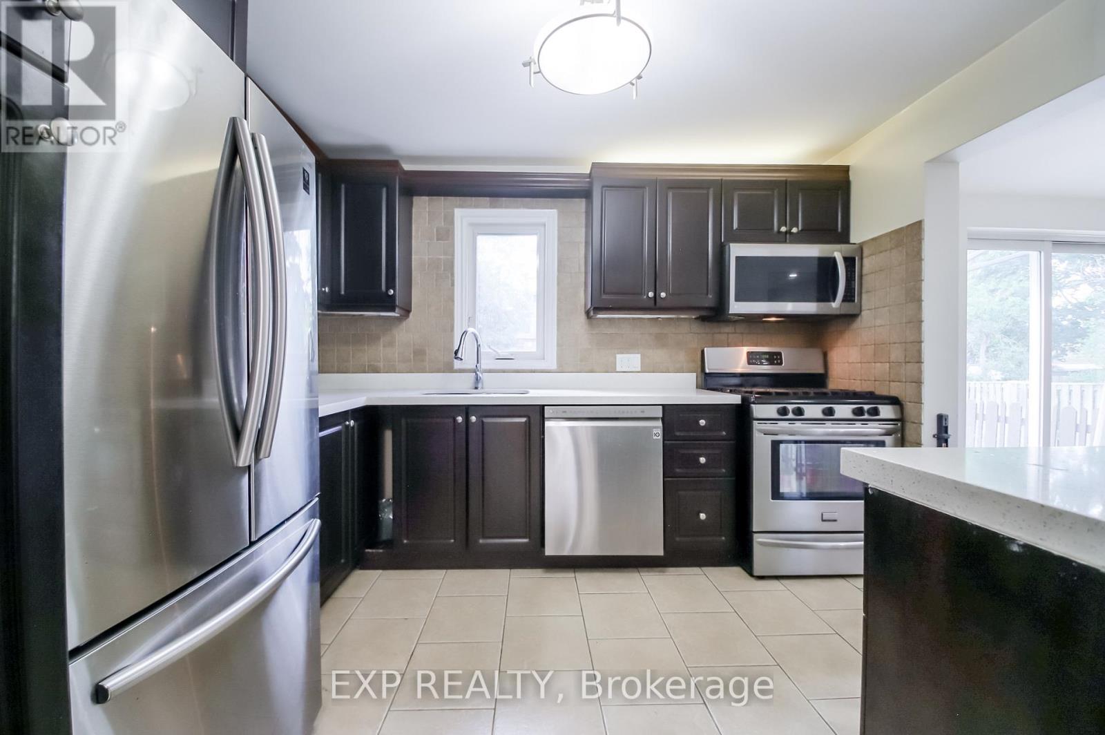 692 SULTANA SQUARE - 16