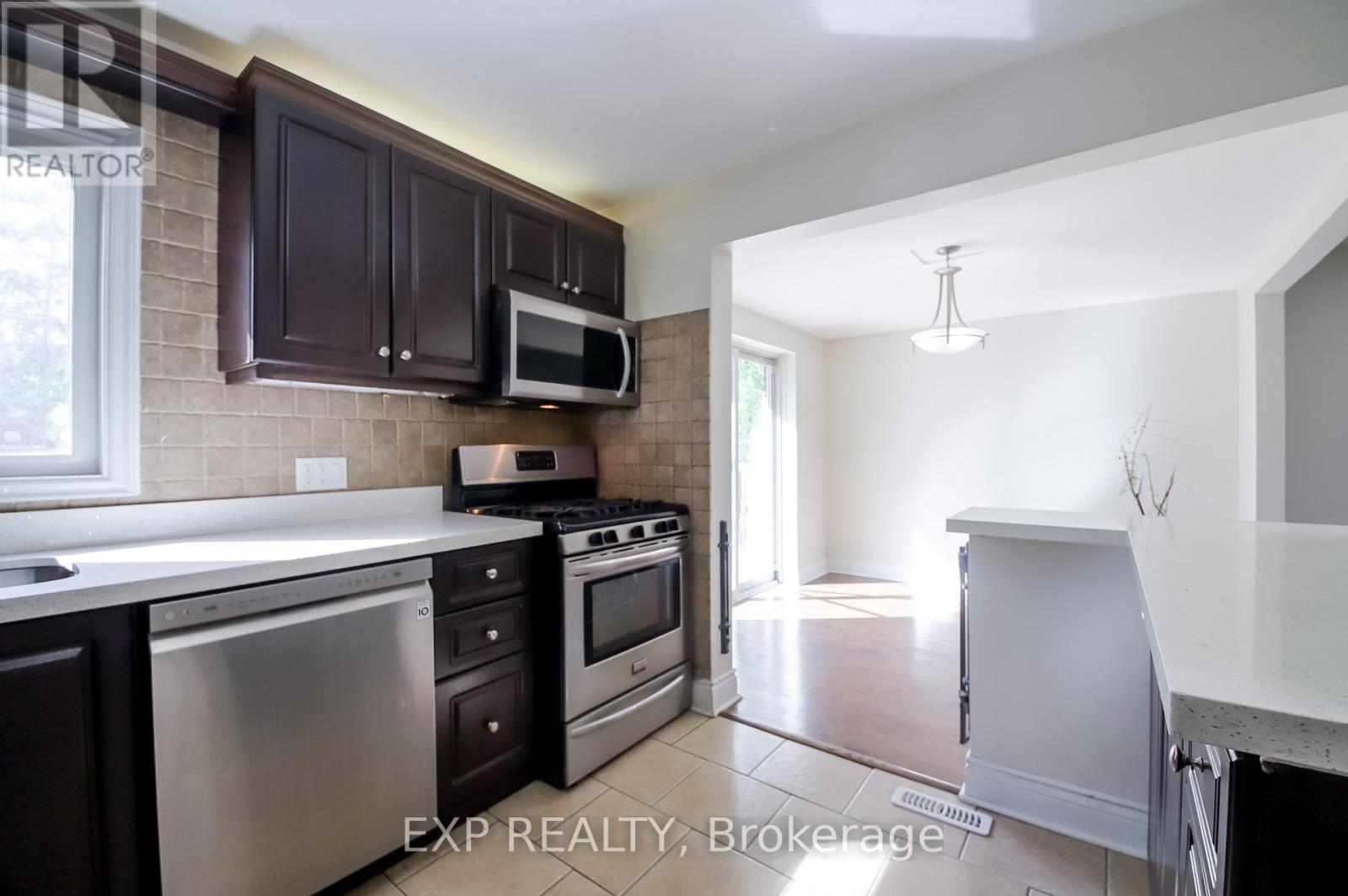 692 SULTANA SQUARE - 18