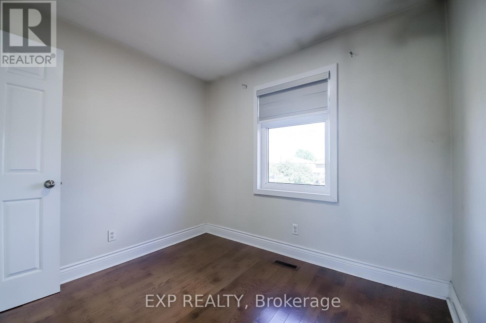 692 SULTANA SQUARE - 28