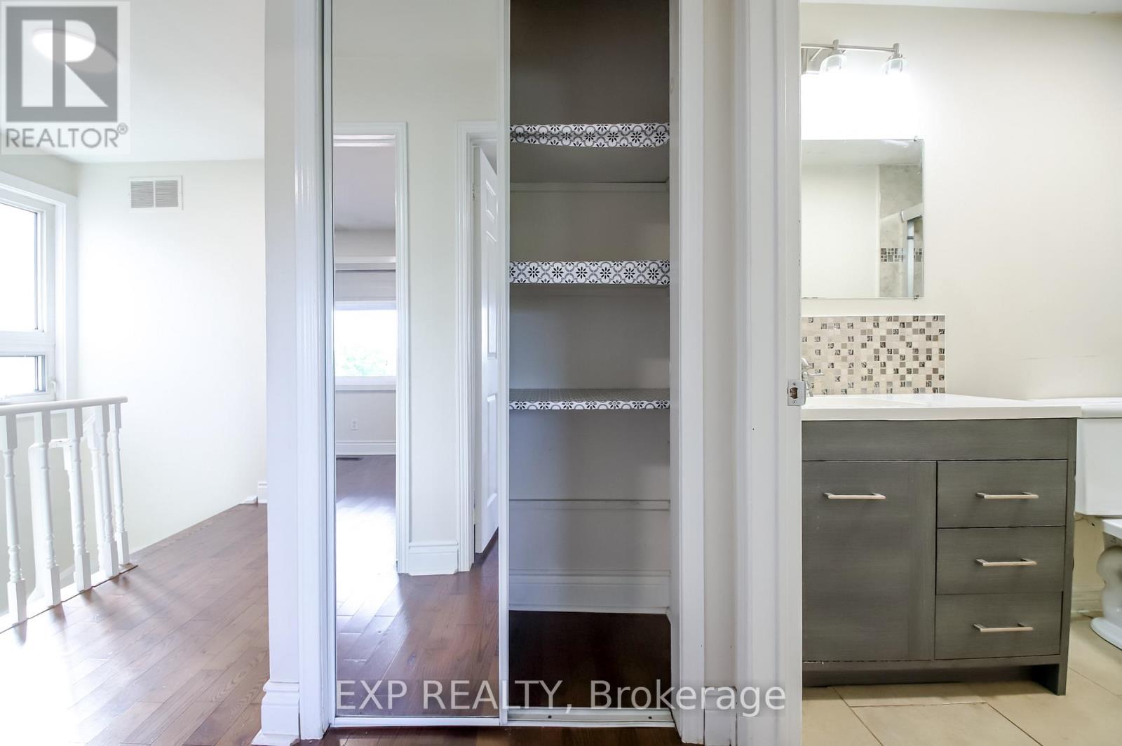 692 SULTANA SQUARE - 33