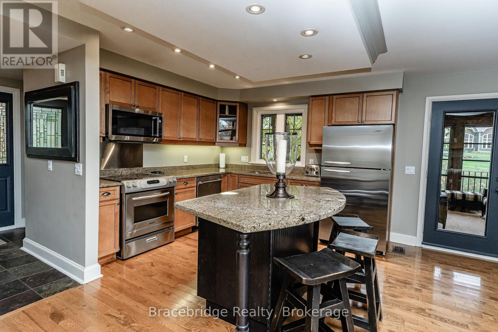 CARLING 5 W3 - 3876 MUSKOKA RD 118 HIGHWAY W - 10