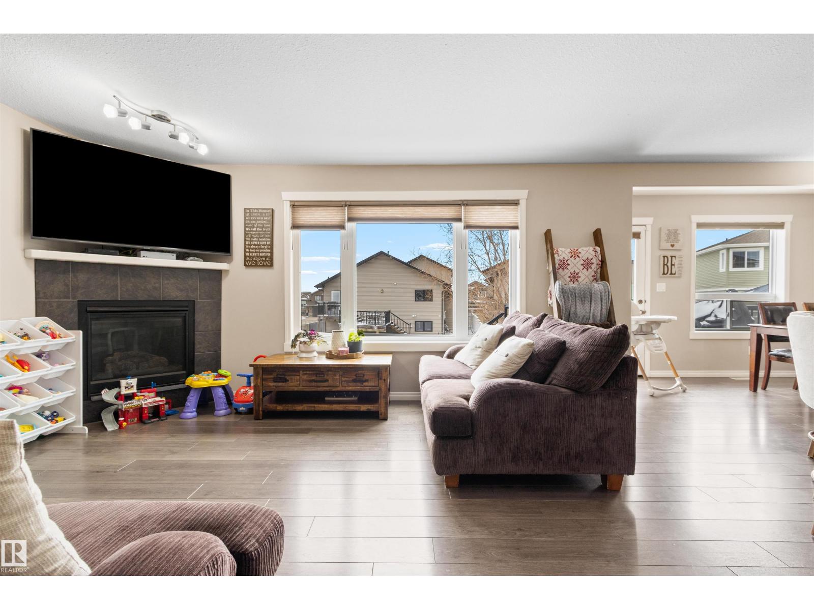 4137 41A AV — photo 24