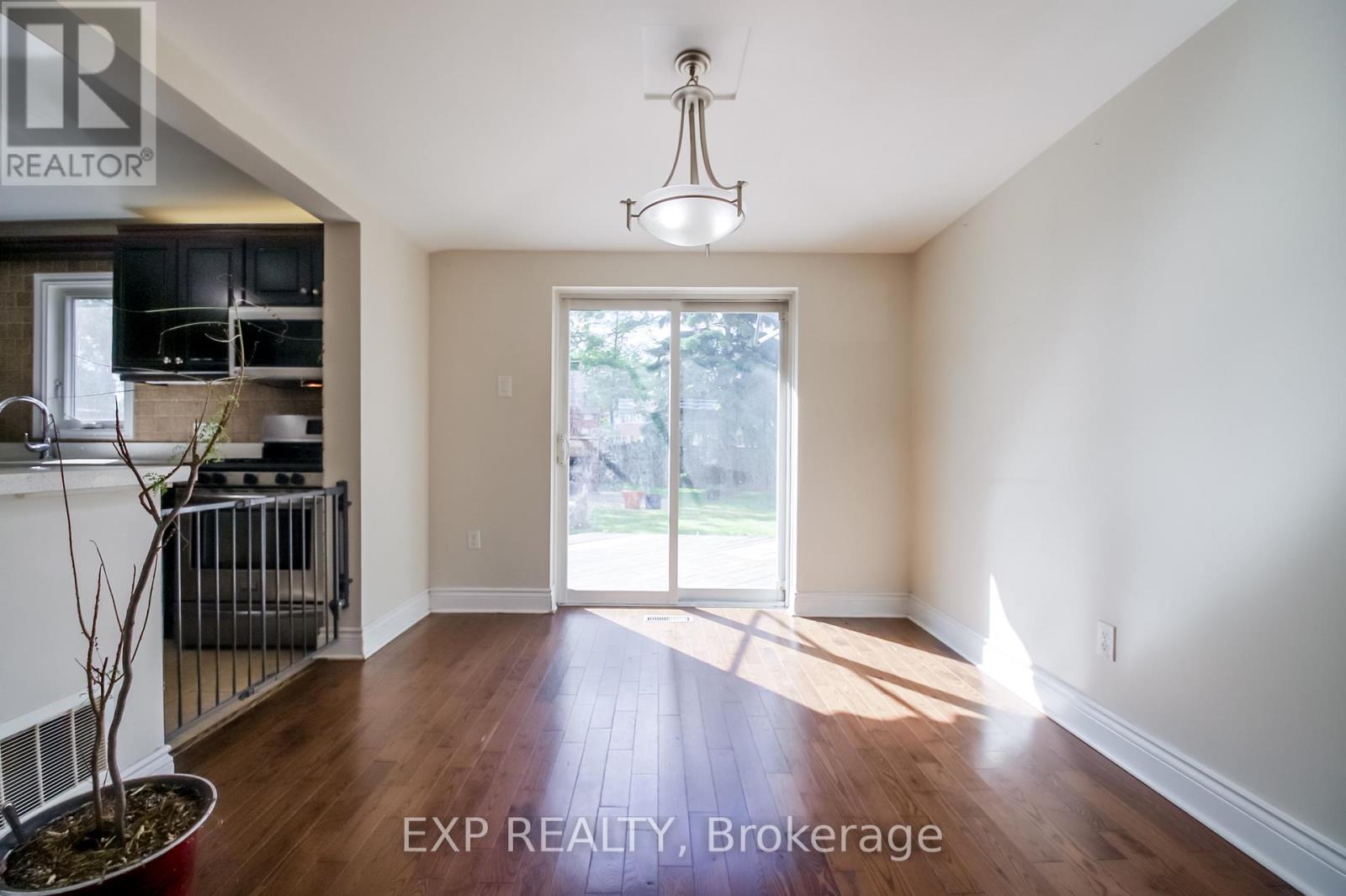 692 SULTANA SQUARE - 12