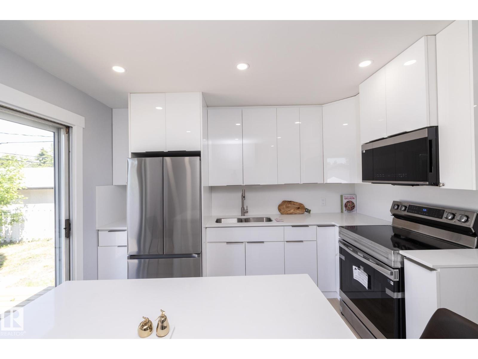8008 159 ST NW — photo 11
