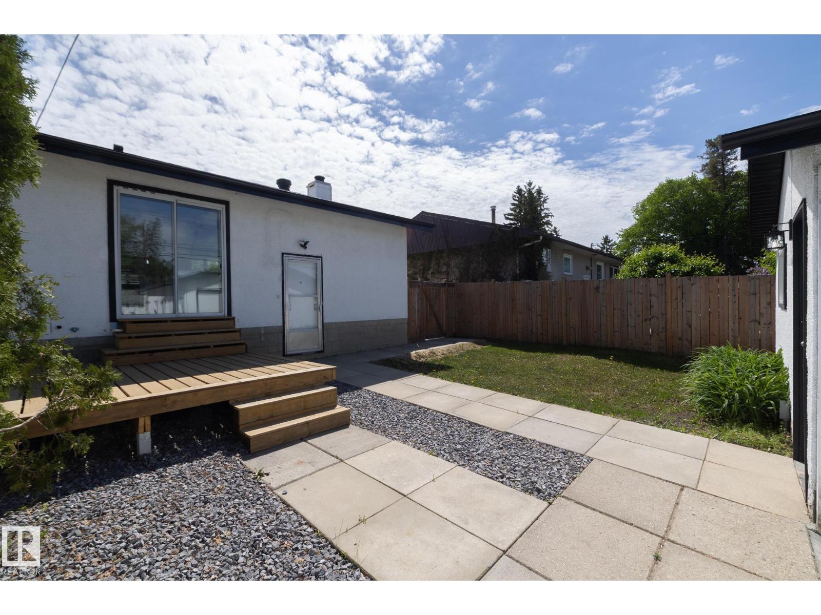 8008 159 ST NW — photo 39