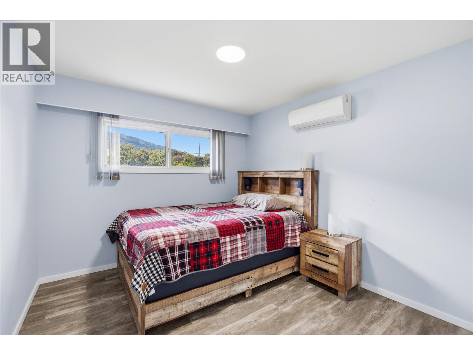 809 Main Street - 17