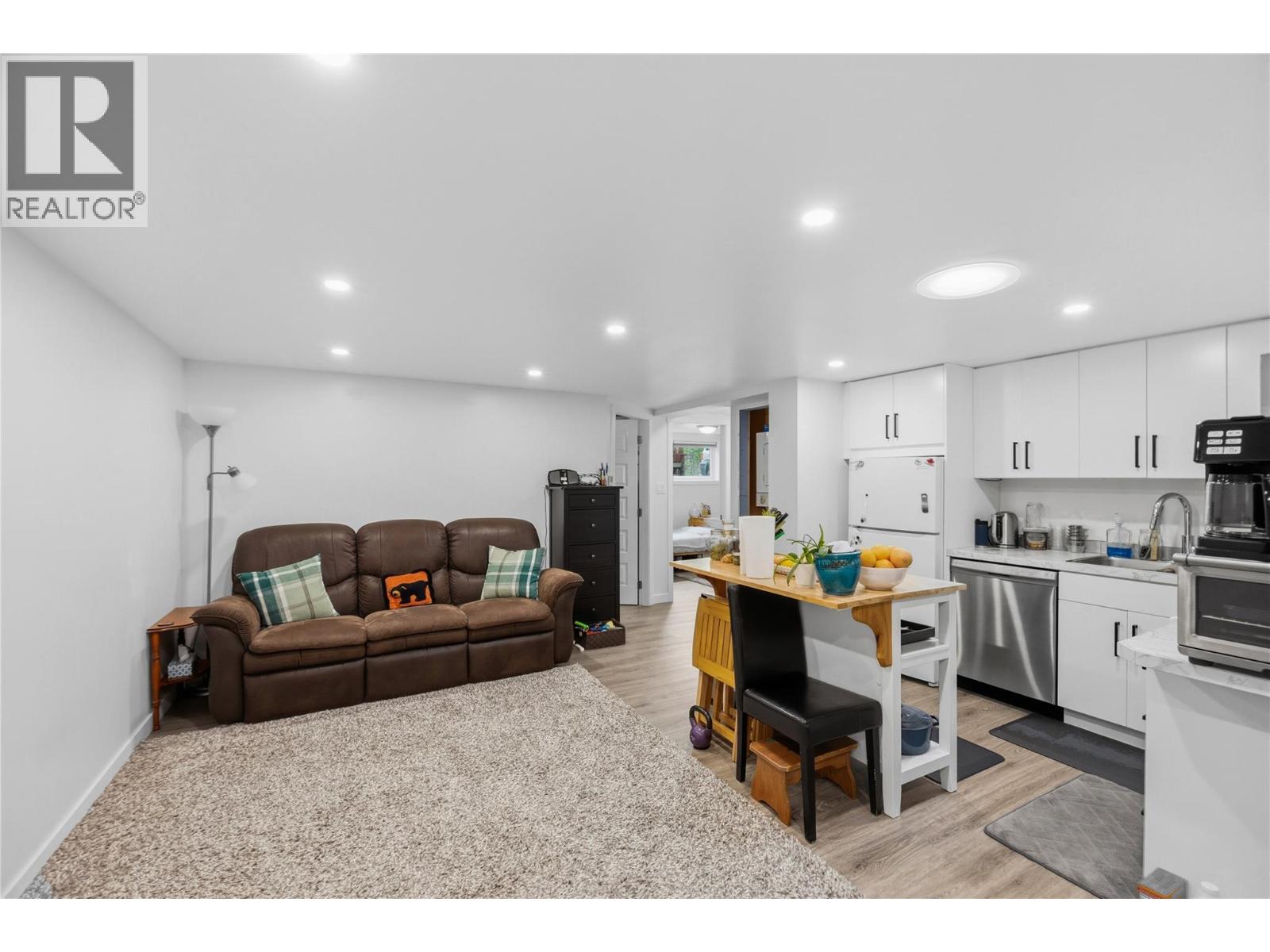 809 Main Street - 21