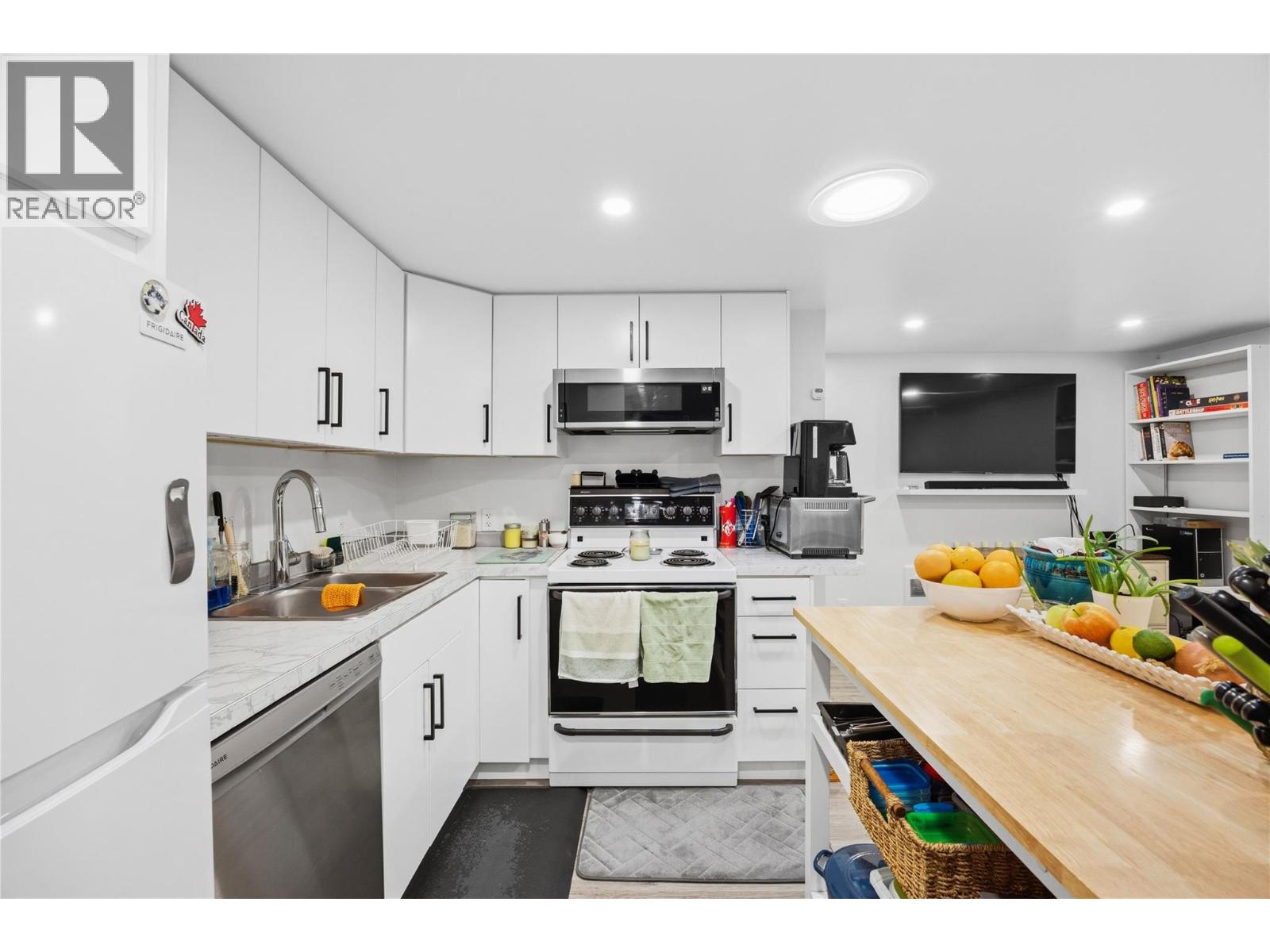 809 Main Street - 22