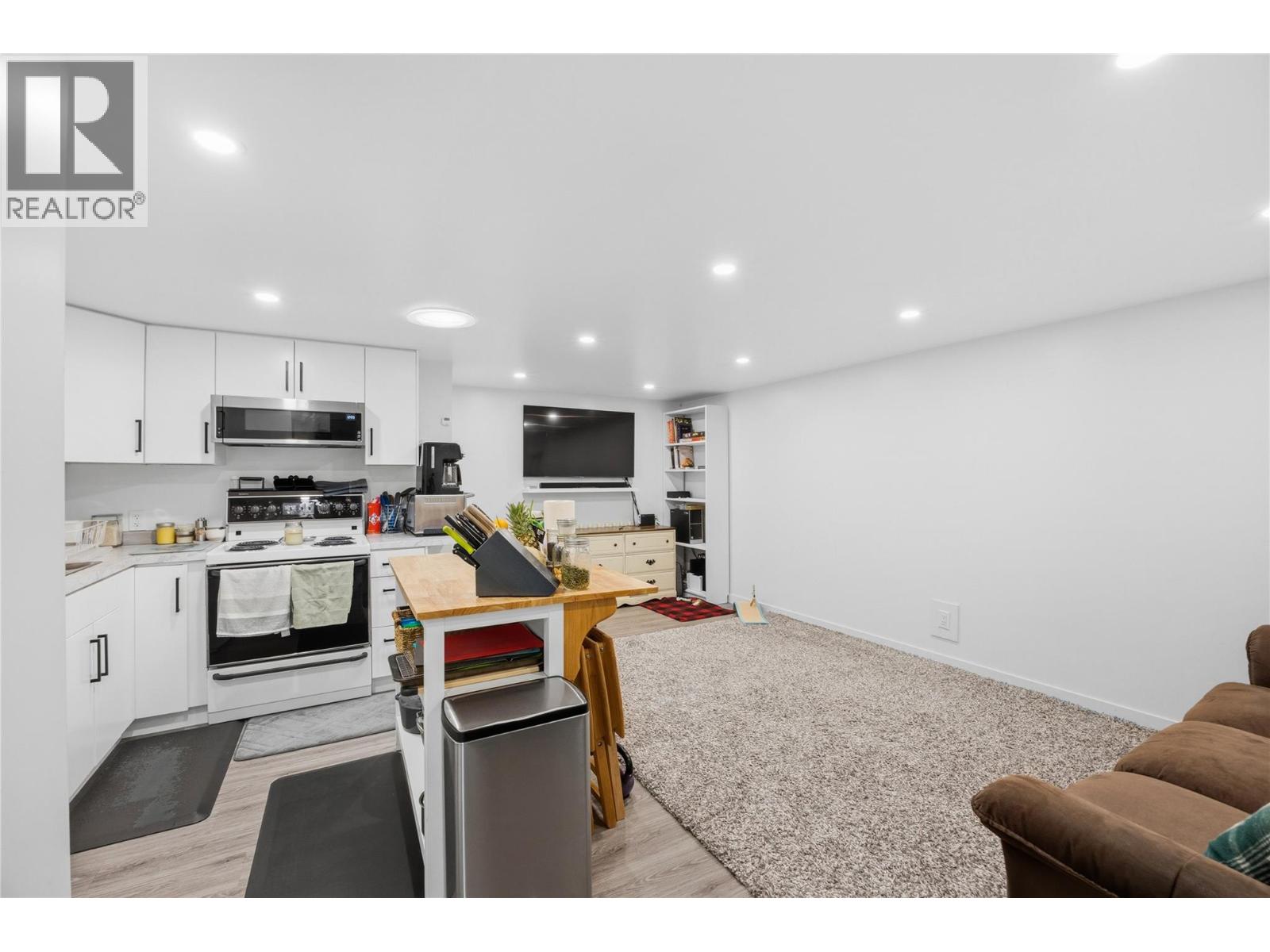 809 Main Street - 24