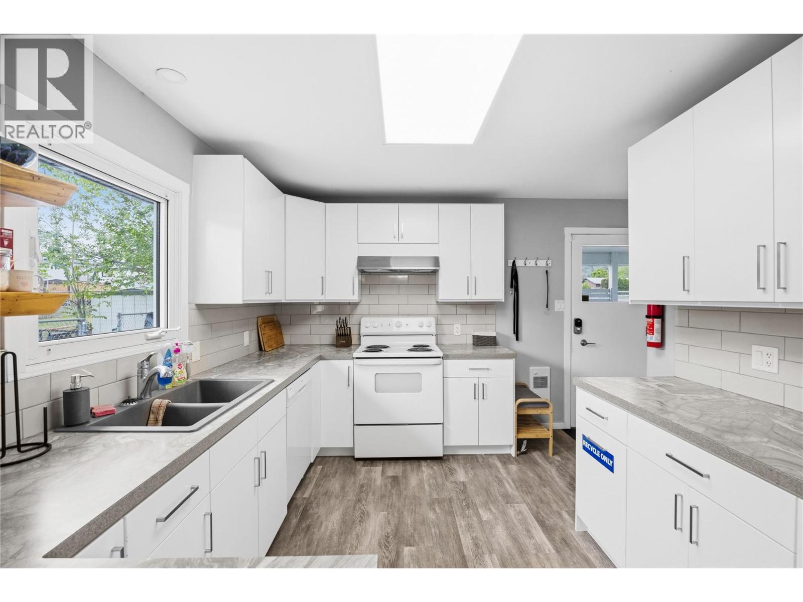 809 Main Street - 7