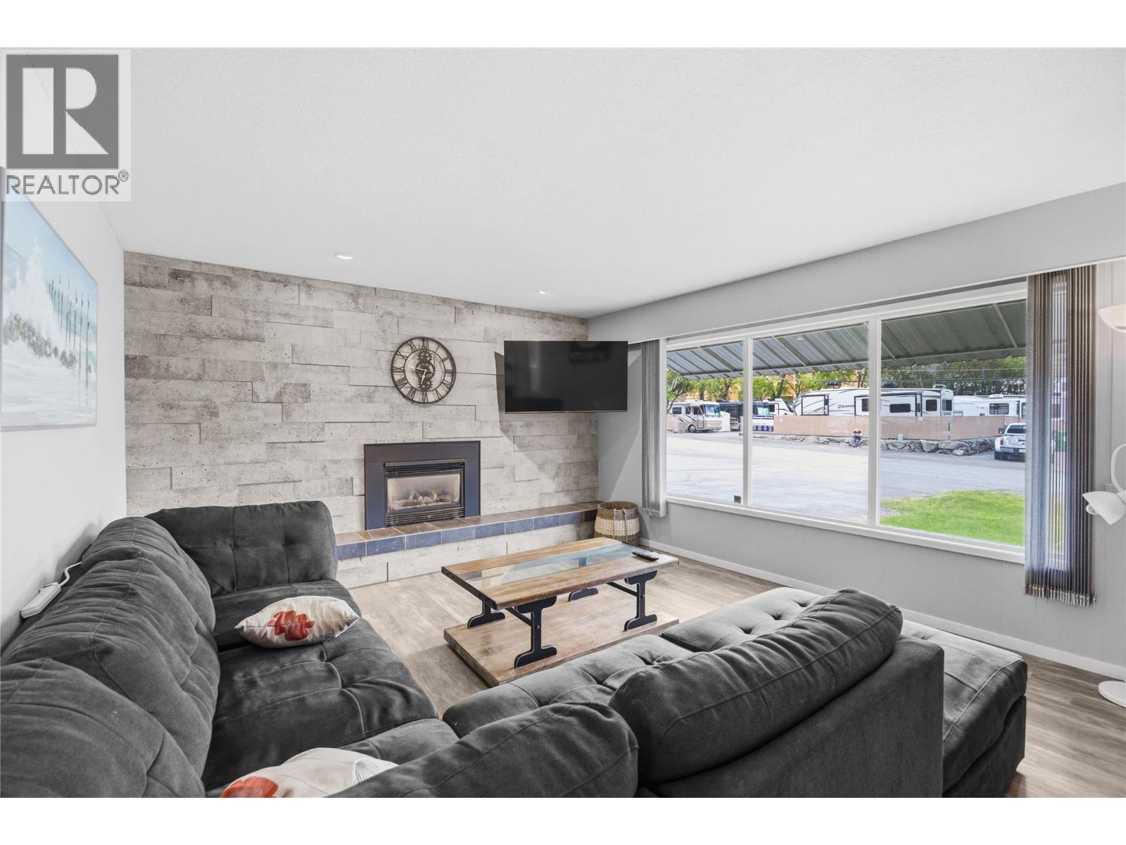 809 Main Street - 2