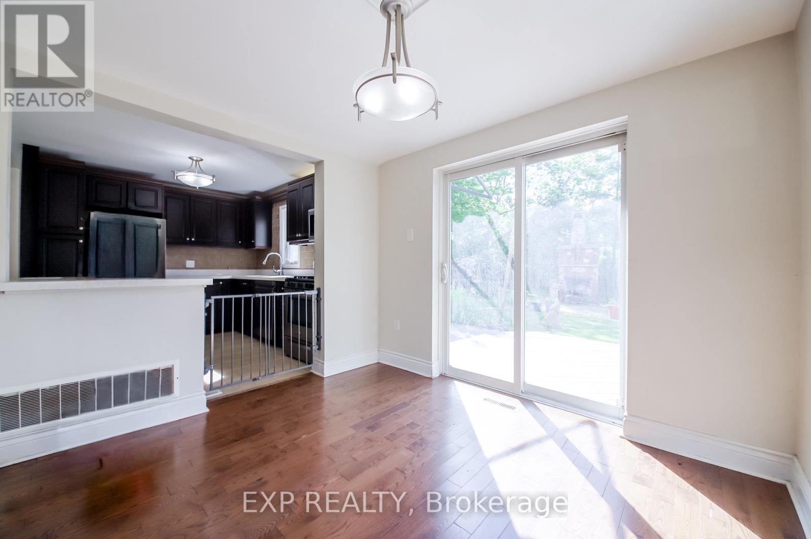 692 SULTANA SQUARE - 10