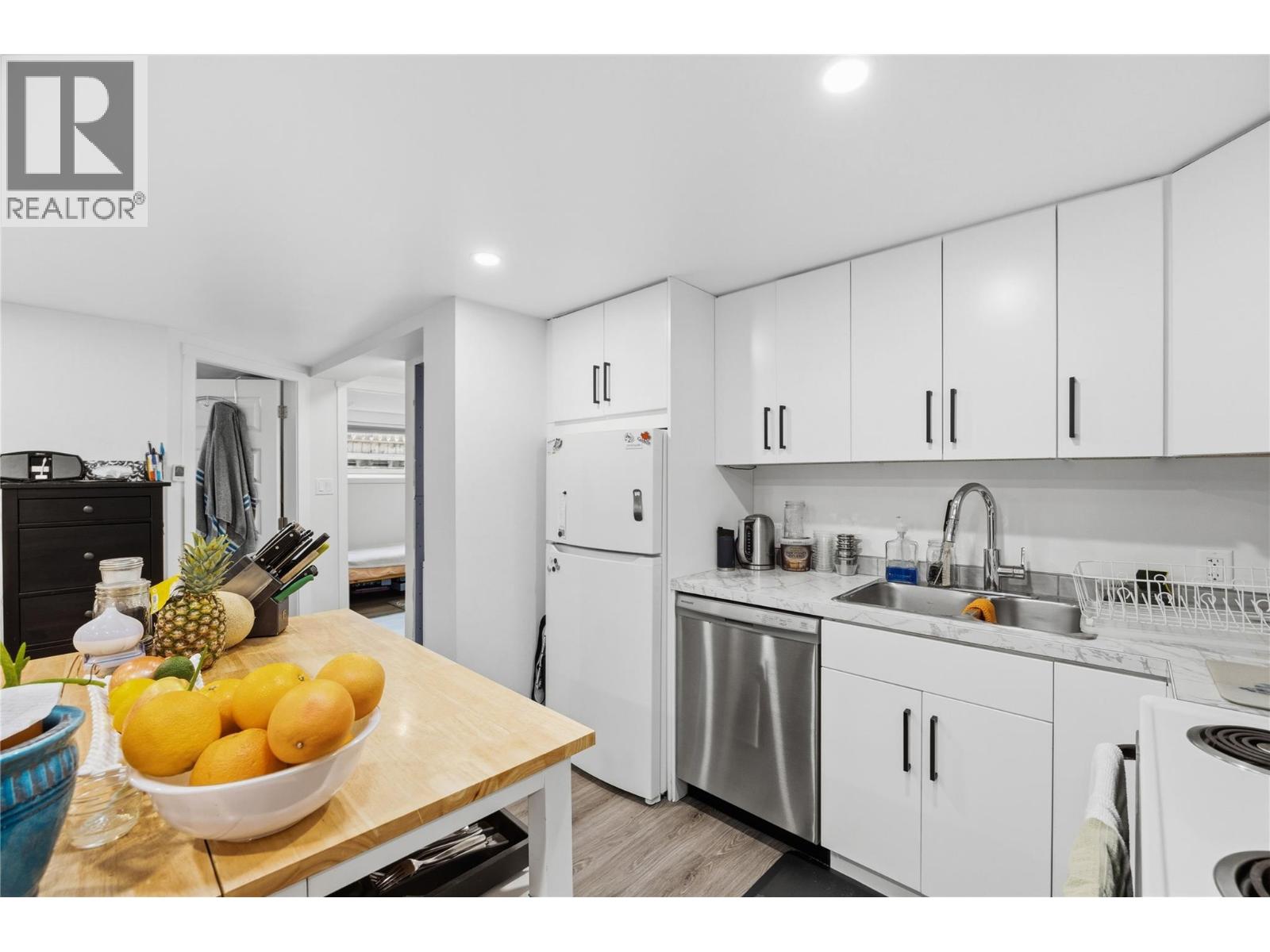 809 Main Street - 23