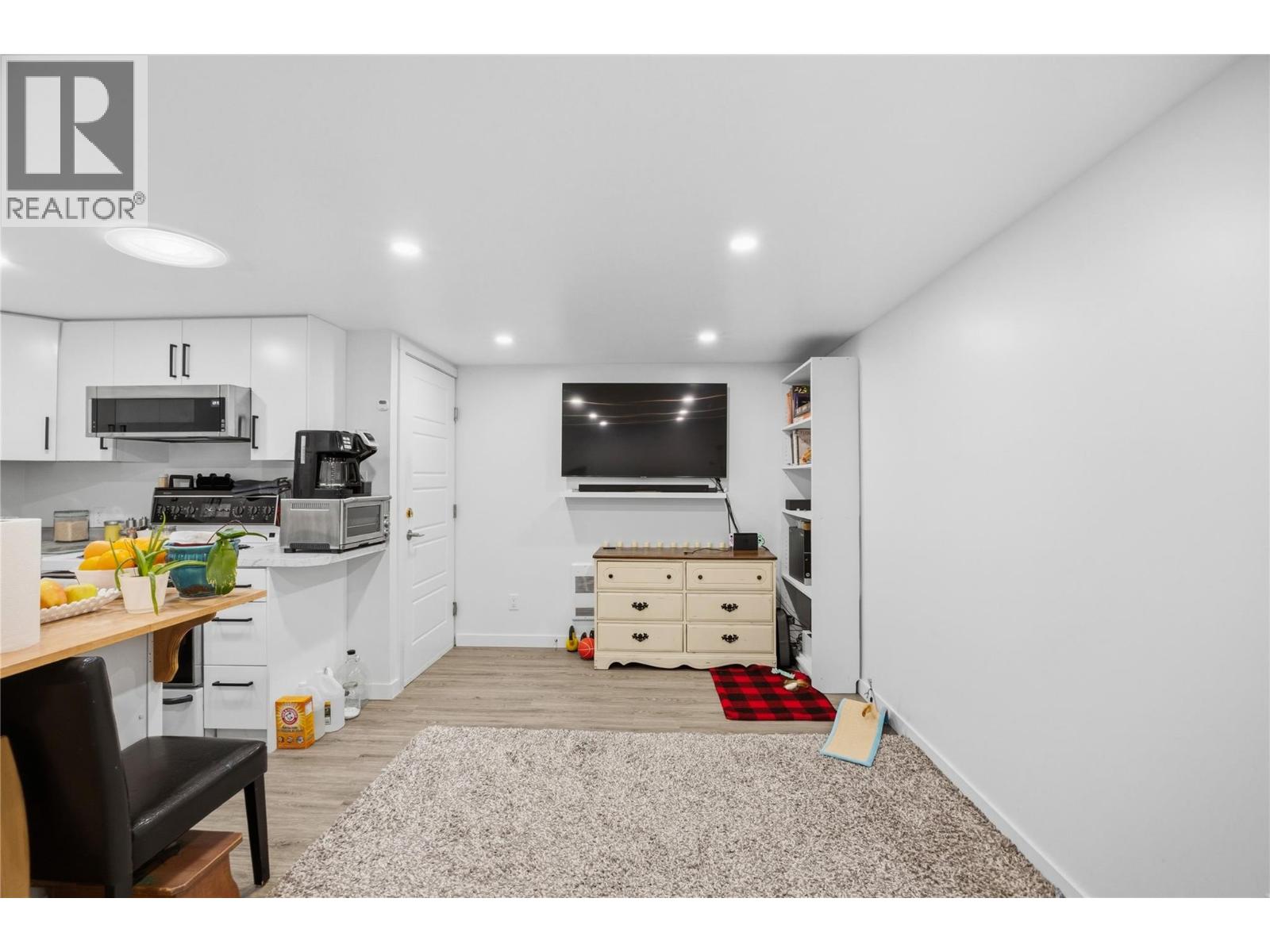 809 Main Street - 25