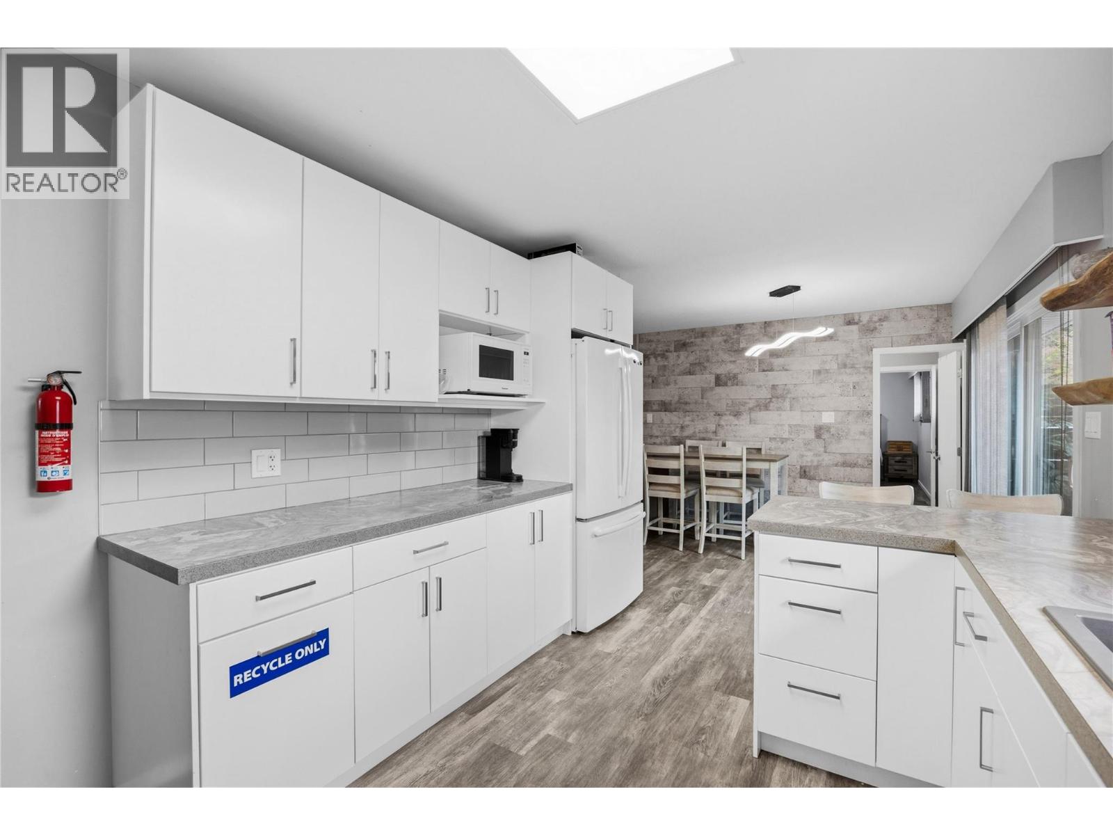 809 Main Street - 27