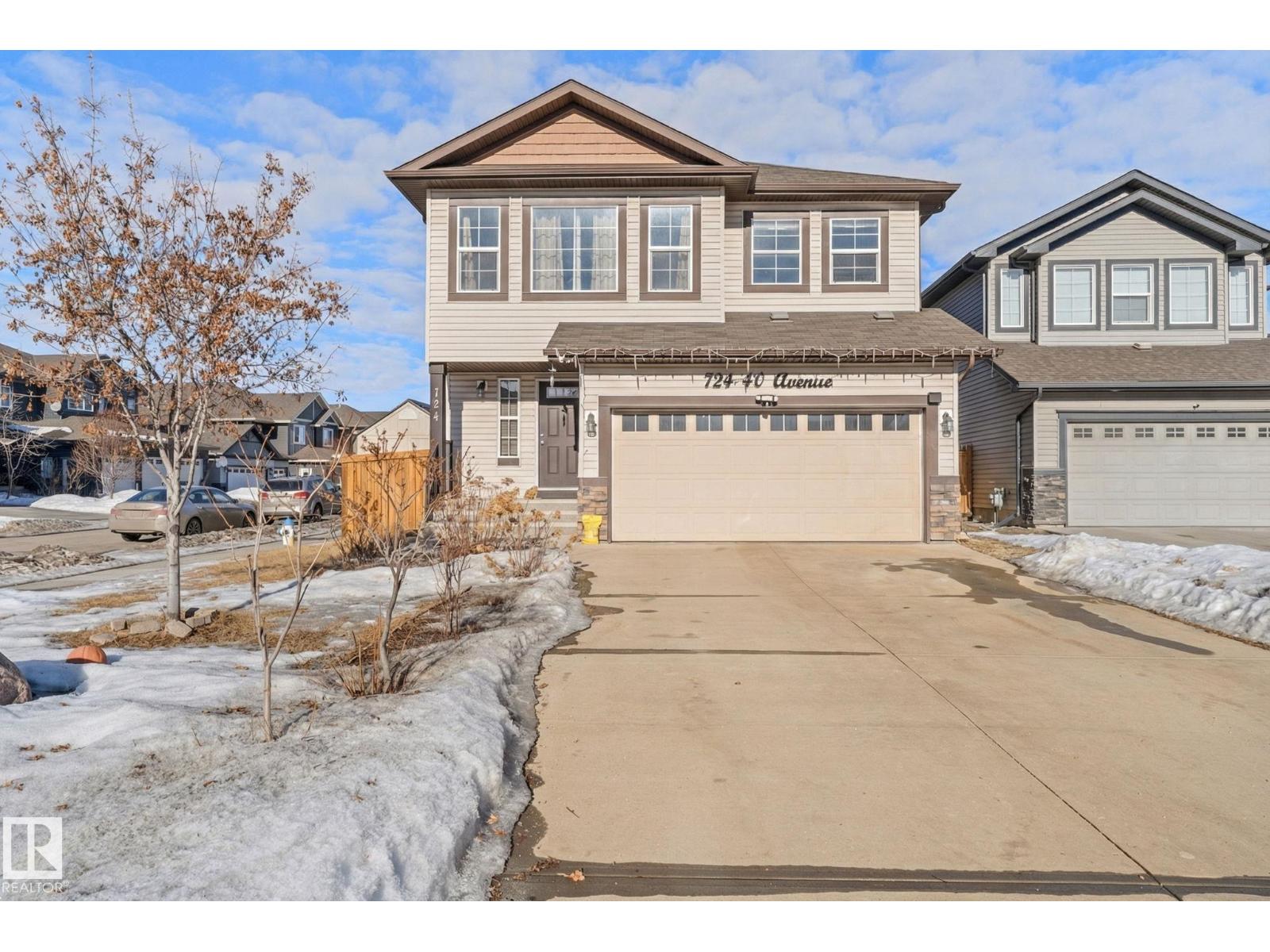 724 40 AV NW - 1