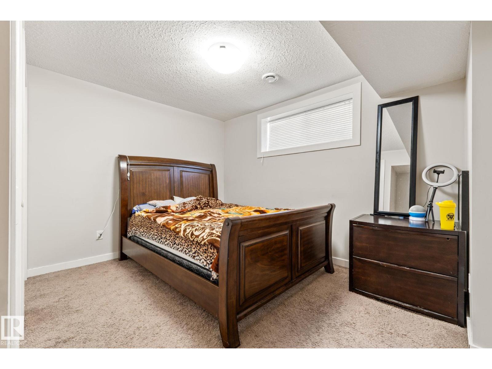 724 40 AV NW - 52