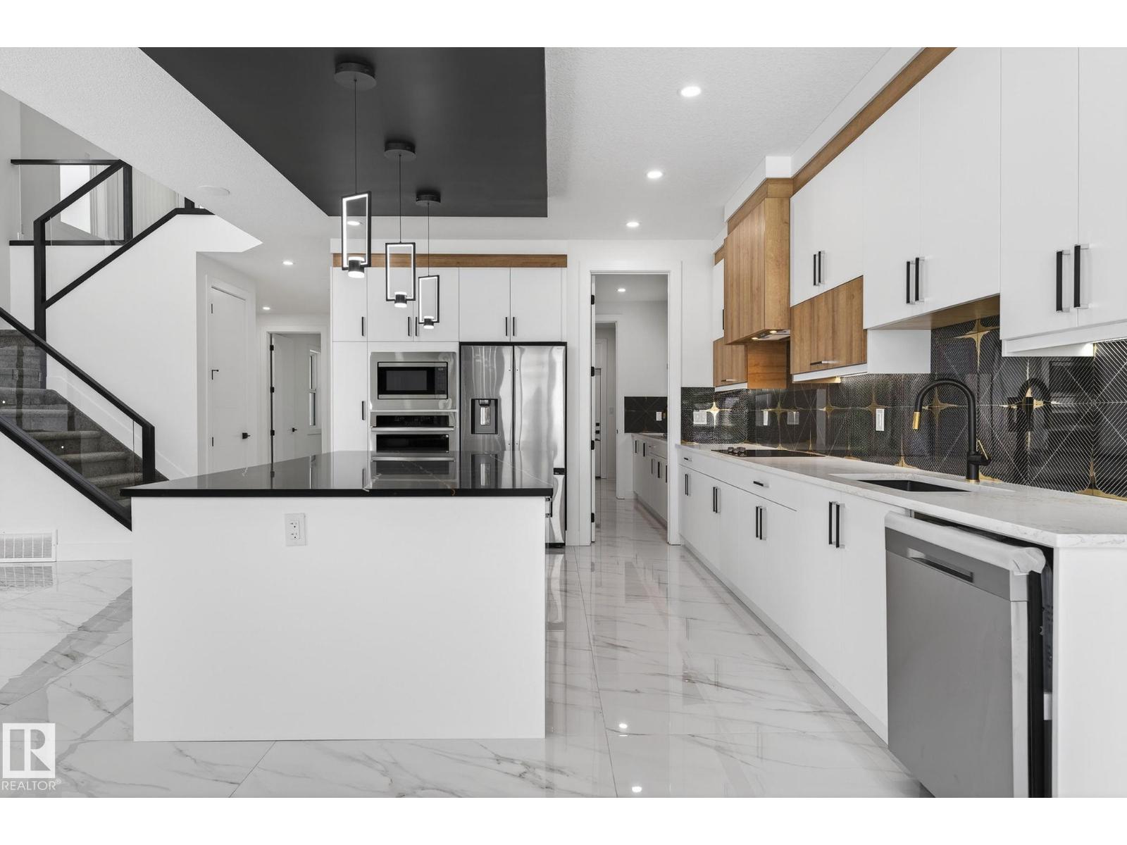 2322 63 AV NE - 10