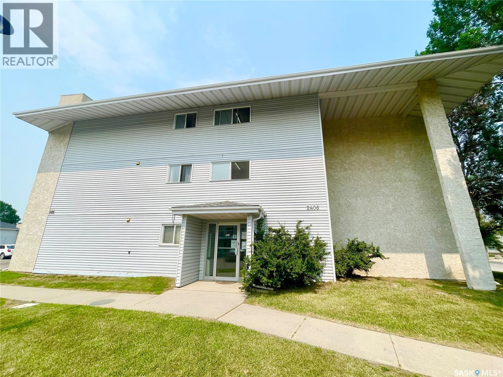 #505 2406 Heseltine ROAD - 1