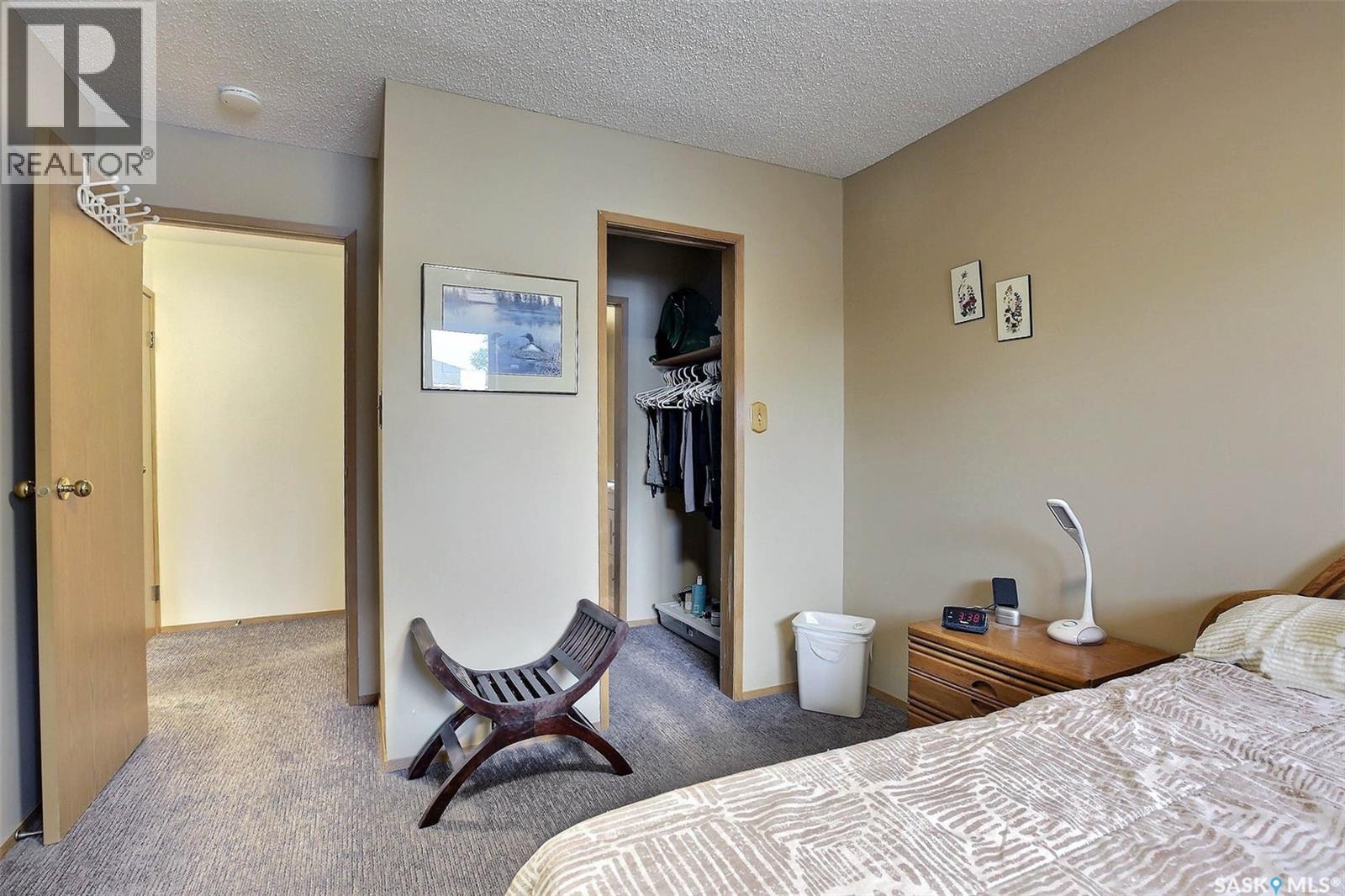 #505 2406 Heseltine ROAD - 19
