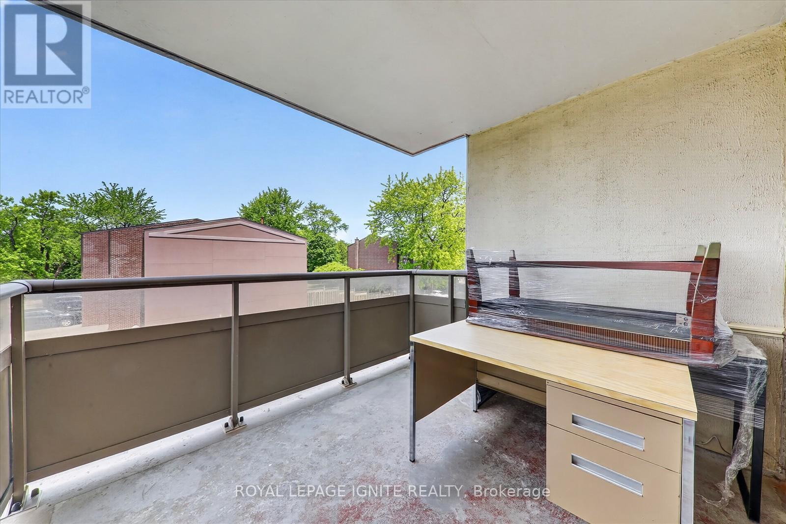 #208 15 VICORA LINK WAY - 18