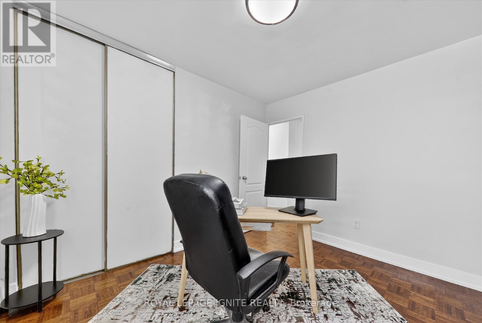 #208 15 VICORA LINK WAY - 21
