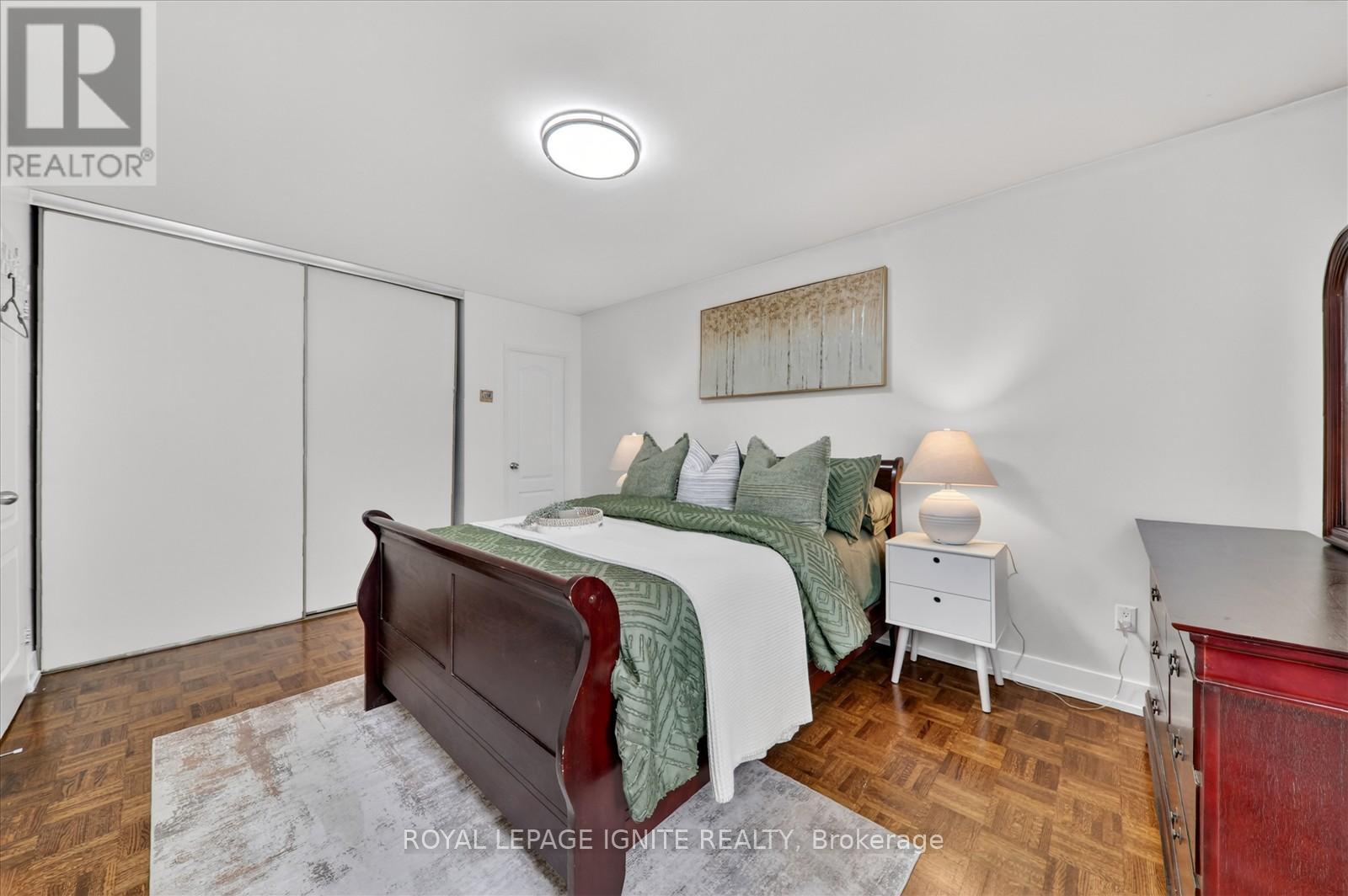 #208 15 VICORA LINK WAY - 26