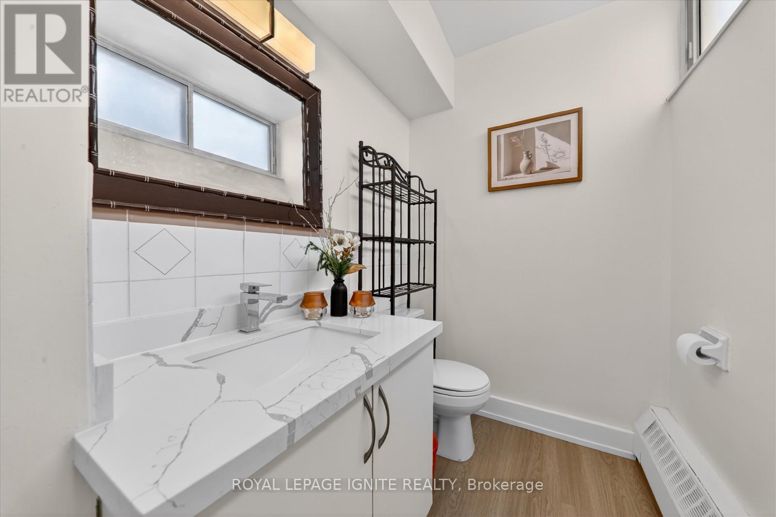 #208 15 VICORA LINK WAY - 27