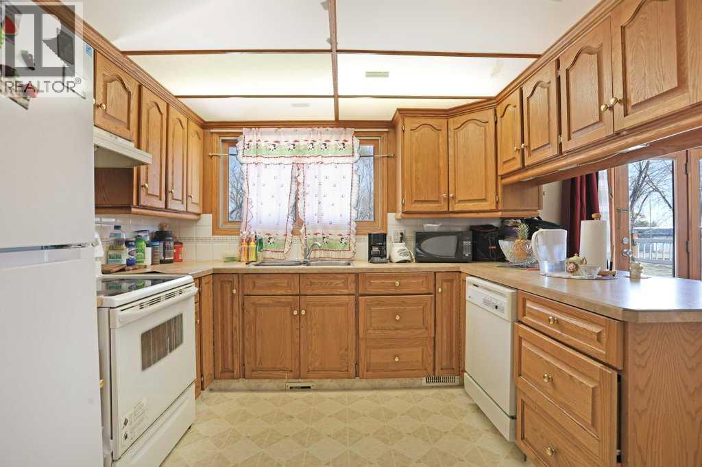 40 Charlesworth Crescent E - 10