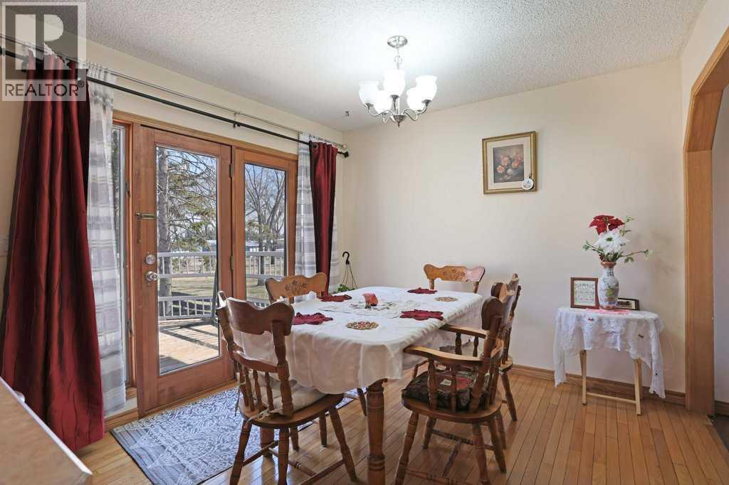 40 Charlesworth Crescent E - 9