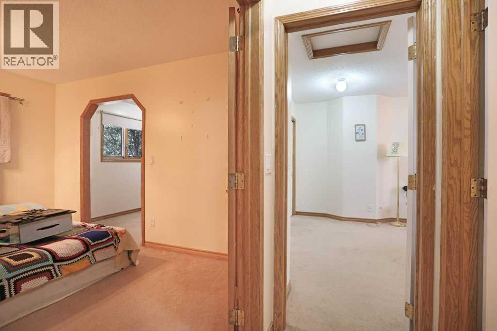 40 Charlesworth Crescent E - 15