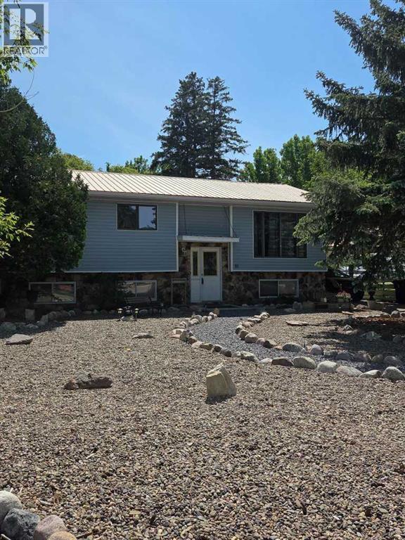 40 Charlesworth Crescent E - 36