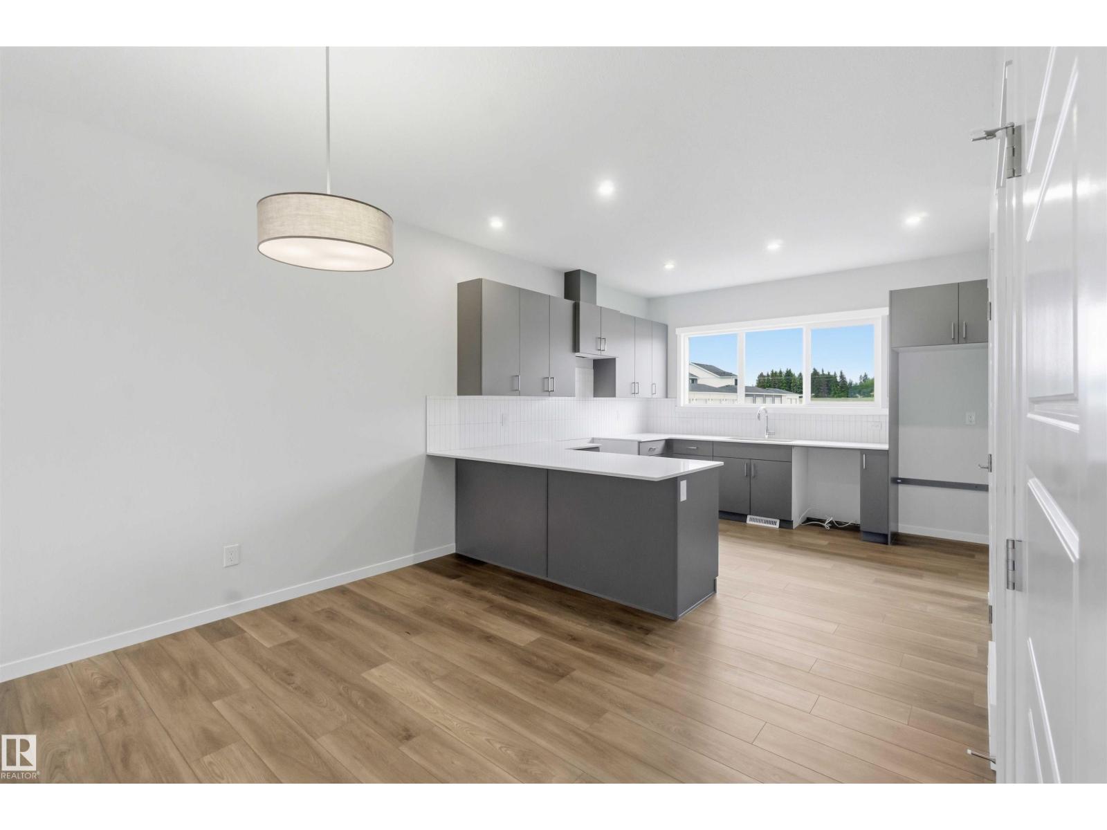 1088 MCLEOD AV — photo 8