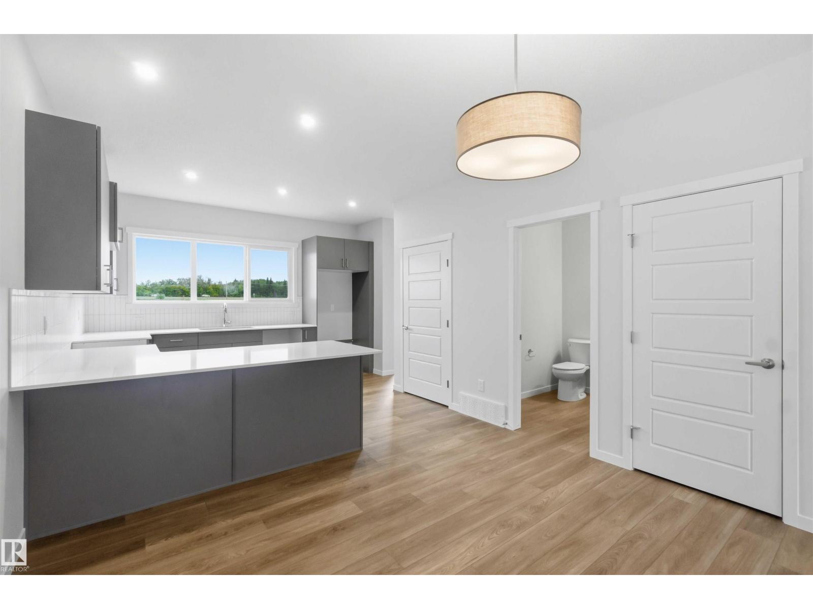 1088 MCLEOD AV — photo 7