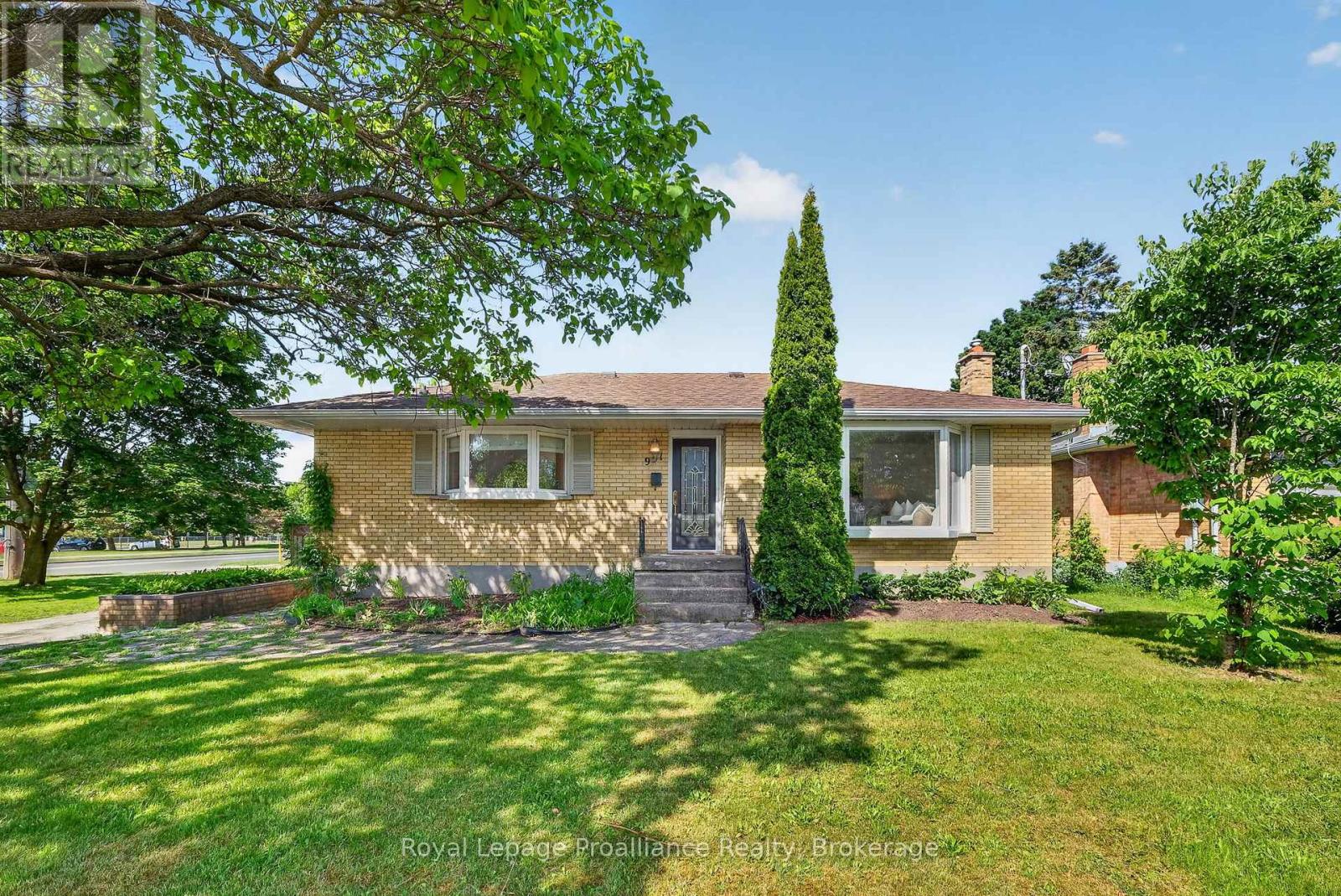 951 D'ARCY STREET - 1