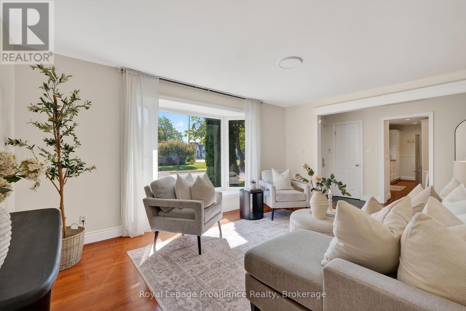 951 D'ARCY STREET - 10
