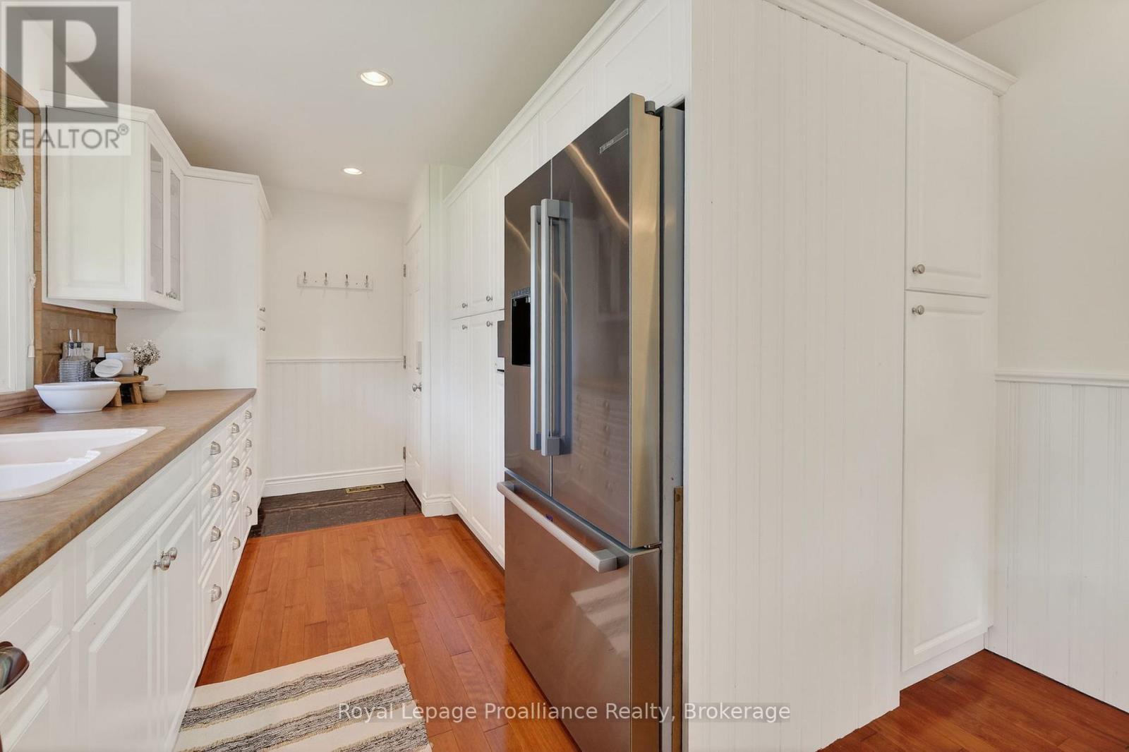 951 D'ARCY STREET - 12
