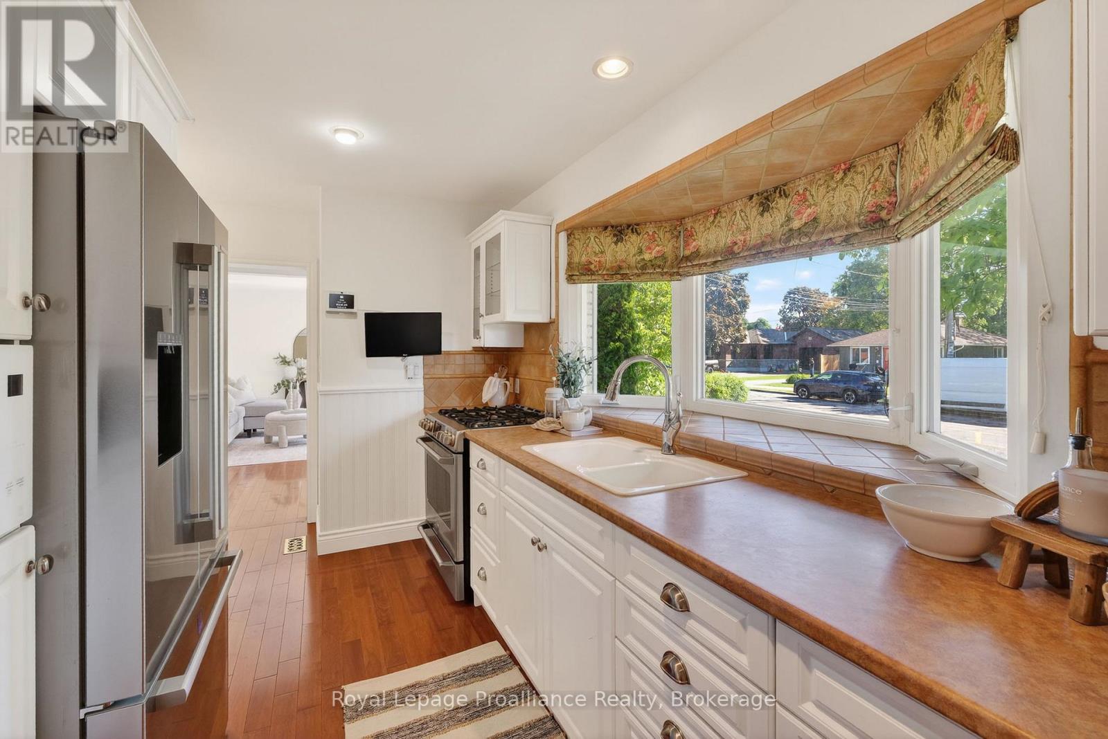 951 D'ARCY STREET - 15