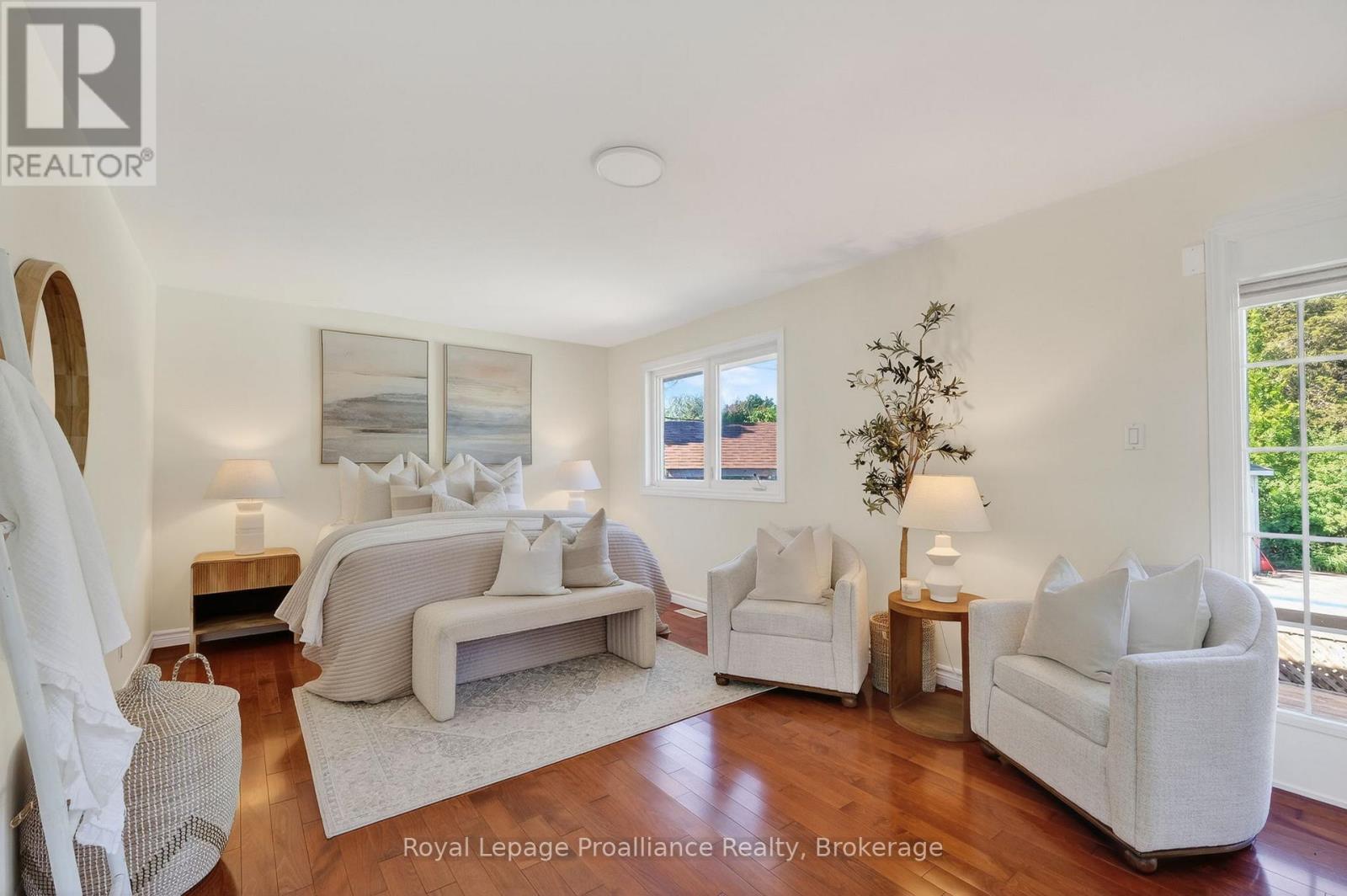 951 D'ARCY STREET - 17