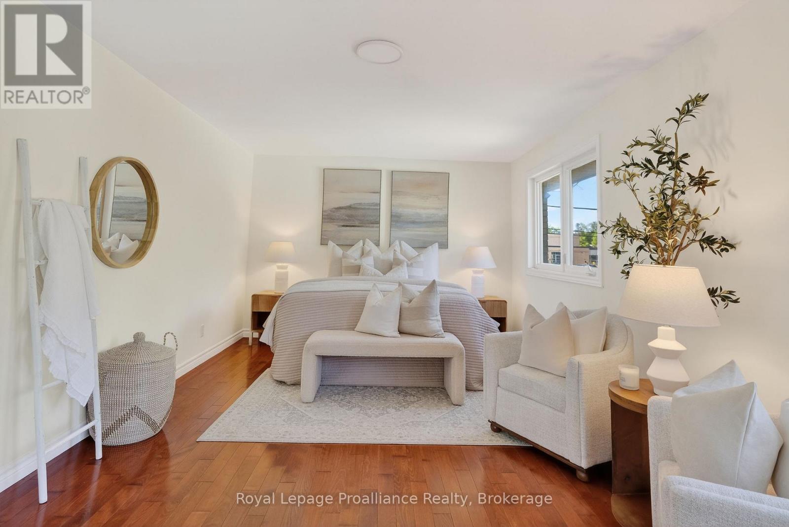 951 D'ARCY STREET - 18