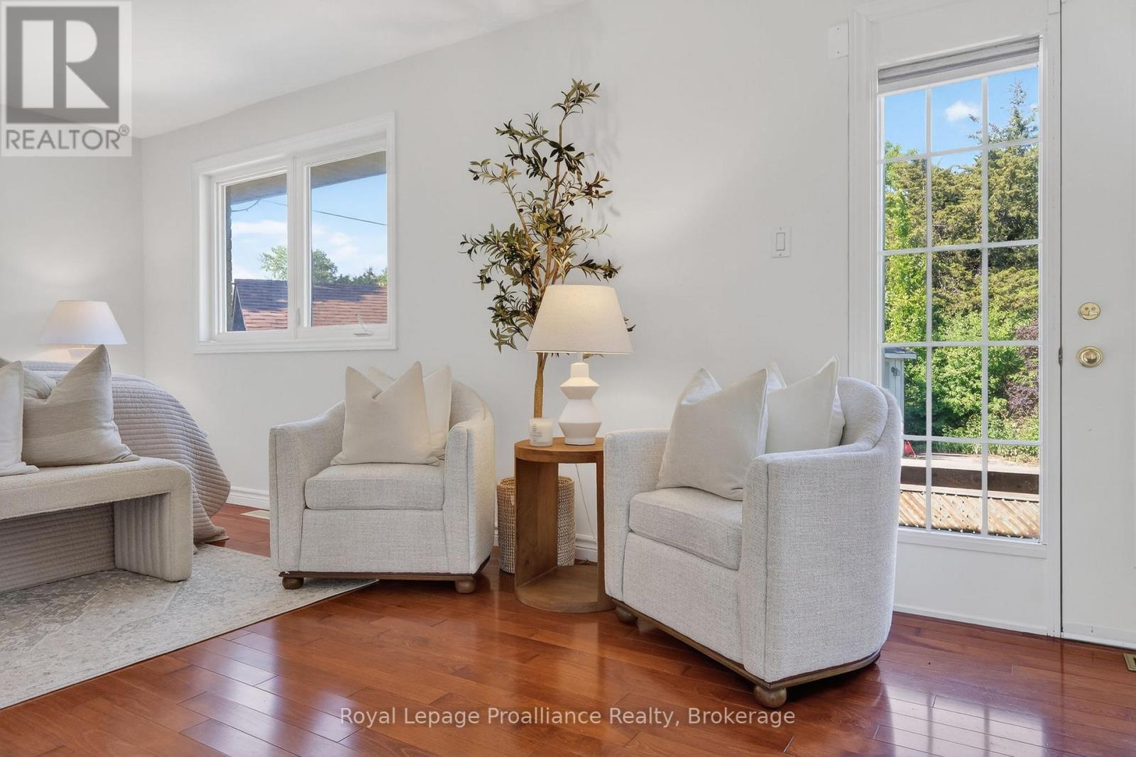 951 D'ARCY STREET - 20