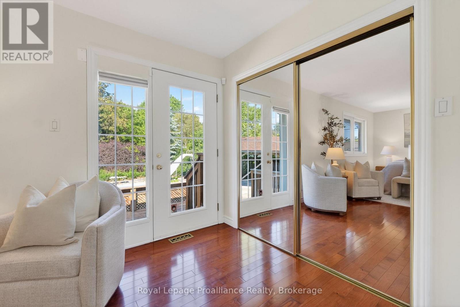 951 D'ARCY STREET - 21