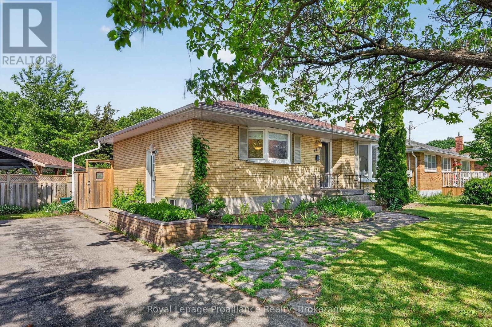 951 D'ARCY STREET - 3